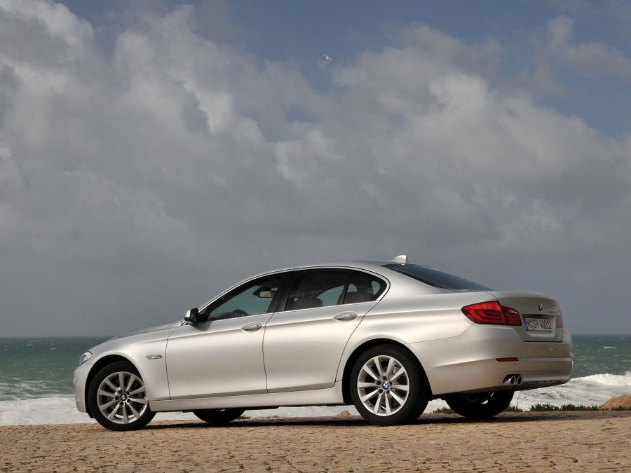  BMW 530d Sedan 2010 года  (фото 9 из 16)